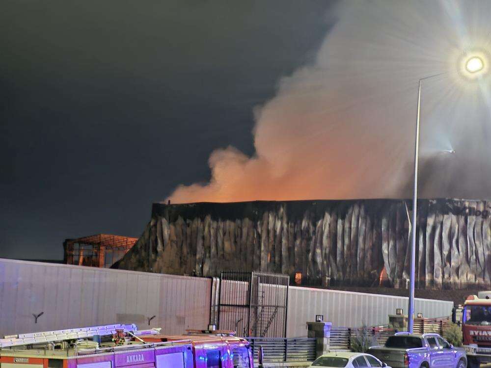 OSB’deki fabrikada çıkan yangın 5 saatte söndürüldü 21